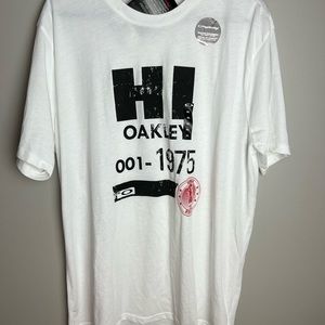 Oakley NWT white T-shirt XL